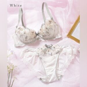 Sold out! US-32C /JP-D70 Japanese Brand Elegant Floral Embroidery Bra Panty Set